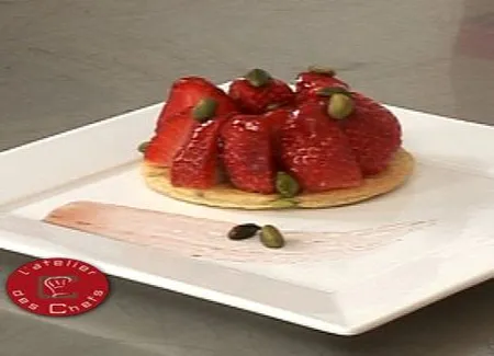 Tarte fine aux fraises et pistaches