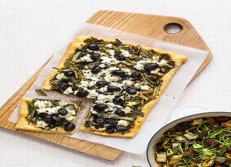 Tarte fine feuilletée à la ricotta et puntarelle