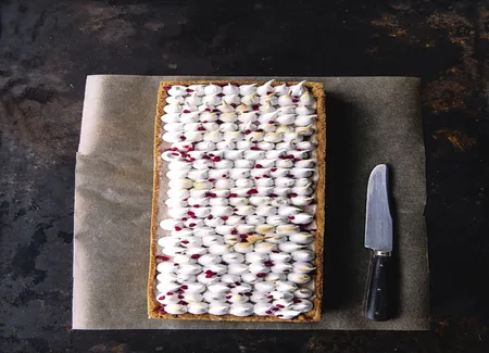Tarte glacée vanille, rhubarbe et meringue