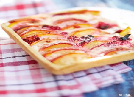 Tarte nectarines-groseilles