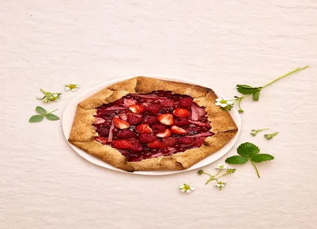 Tarte sablée fruits rouges et rhubarbe