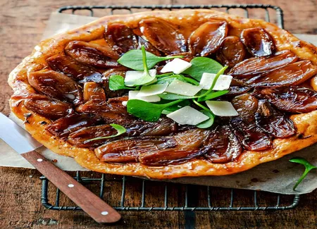 Tarte tatin aux échalotes et herbes de provence