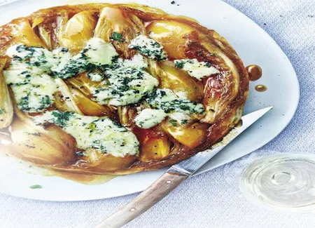Tarte tatin aux endives, poires et stilton