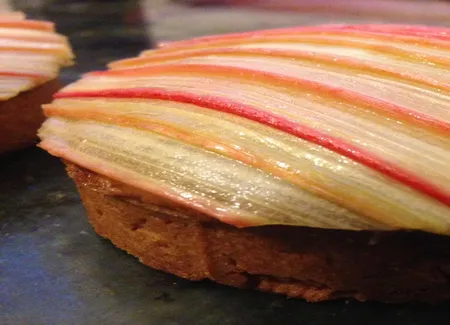 Tartelette à la rhubarbe et crème d'amandes