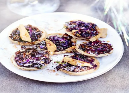 Tartelettes aux oignons confits et foie gras