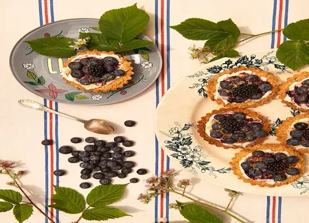 Tartelettes coco-myrtilles-mûres