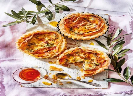 Tartelettes pancetta, chèvre et miel