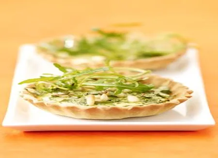Tartelettes pignons-roquette