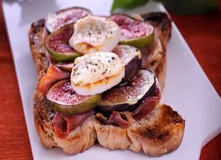 Tartine au chèvre chaud