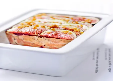 Terrine de foie de lotte, confiture de figues et pignons de pin