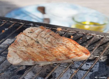 Thon grillé, sauce aux câpres