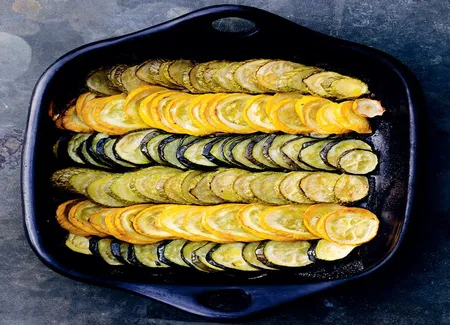 Tian de courgettes jaunes et vertes