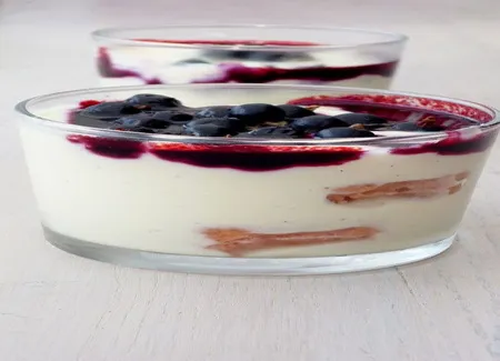 Tiramisu cassis, vanille et tofu