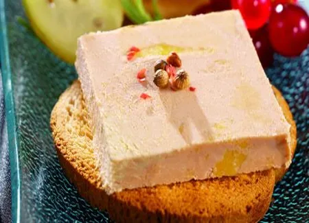 Toasts de foie gras de canard mi-cuit à la moutarde