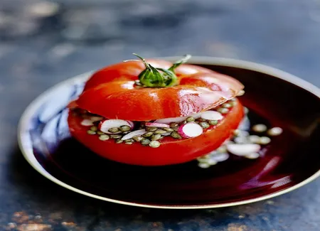 Tomate farcie comme une salade de lentilles