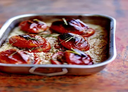 Tomates farcies au veau, aux herbes et riz