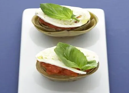 Tomates-mozza aux artichauts