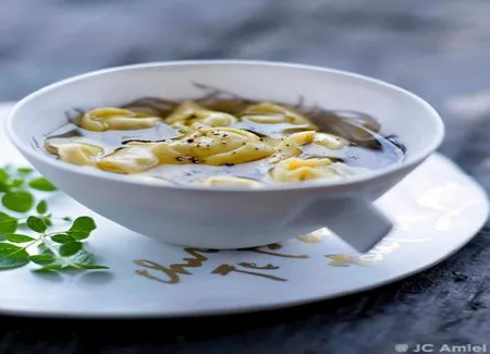 Tortelli au jambon cru, bouillon de poule