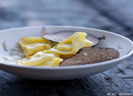 Tortelli sfogliavelo à la truffe, crème de parmigiano
