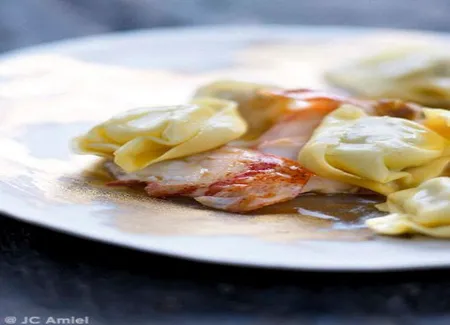 Tortelli sfogliavelo aux cèpes, escalopes de homard à la marjolaine