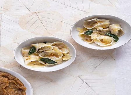 Tortellini au chèvre, à la châtaigne et à la sauge