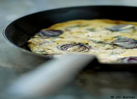 Tortilla oignon rouge et aneth (sans la retourner)