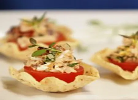 Tostitos au thon épicé et tomates cerise farcies de québec