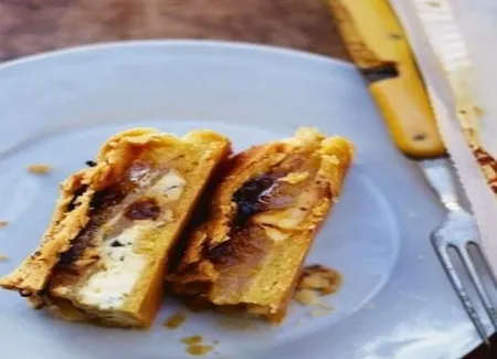 Tourte de fromages, poires et oignons