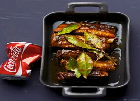 Travers de porc confits au coca-cola