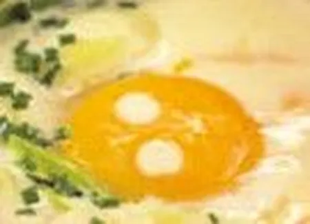 Trio d' oeufs de caille pochés au foie gras et parfumés à l' orange