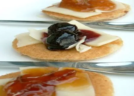Trio de mini-blinis de sarrasin au fromage appenzeller aoc