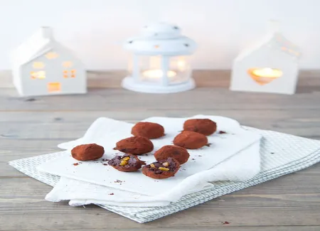 Truffes au chocolat noir aux éclats d'orange confites