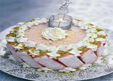 Vacherin glacé aux biscuits roses de reims