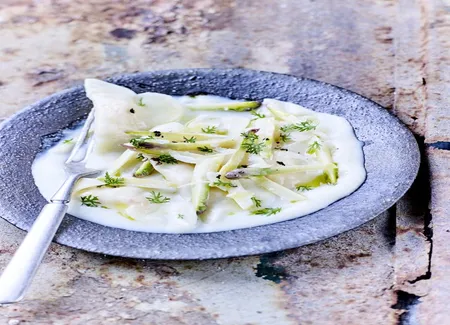 Velouté d'asperge blanche, ravioles de chair d'araignée