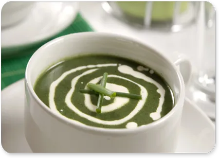 Velouté d'orties à la noisette