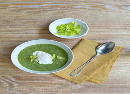 Velouté de céleri à l'oeuf poché