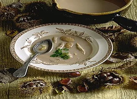 Velouté de châtaignes aux blancs de poule faisane