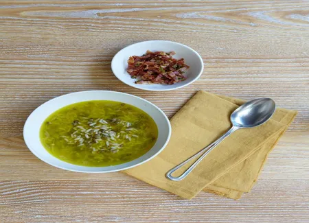 Velouté de riz et lentilles, lardons persillés