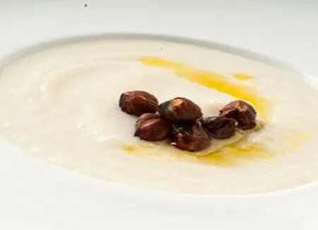 Velouté de topinambour aux noisettes rôties