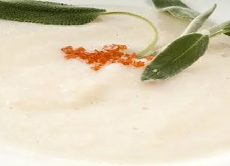 Velouté de topinambour, sauge et sel dhawaï