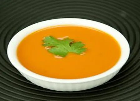 Velouté froid à la tomate épicée