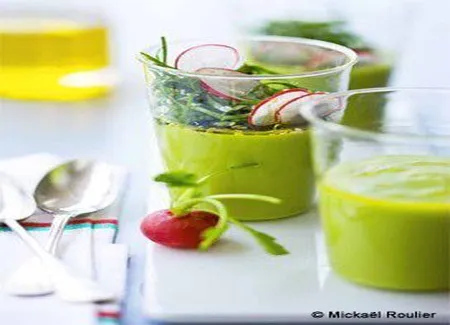 Velouté glacé d'avocat à l'oseille fraîche