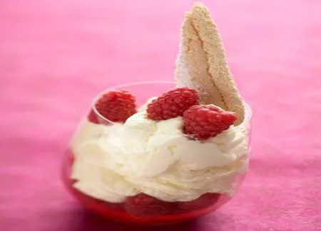 Verres de tiramisu aux framboises
