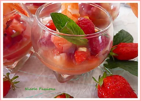 Verrine aux crevettes et fruits rouges