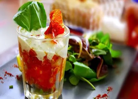 Verrines de petits légumes, mousse au chèvre, vinaigrette miel et balsamique