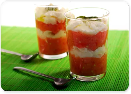 Verrines de tomates, concombre en tartare et faisselle de chèvre
