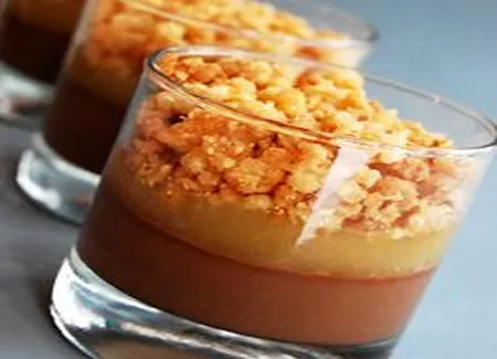 Verrines poires-chocolat au croustillant d'amandes