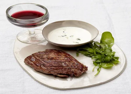 Viande grillée sauce roquefort