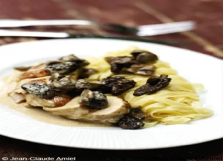 Volaille au vin jaune en cocotte lutée