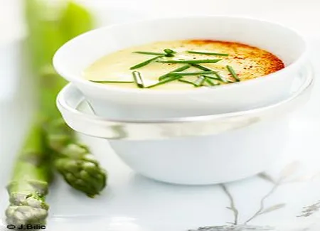 Asperges vertes, sauce lauris